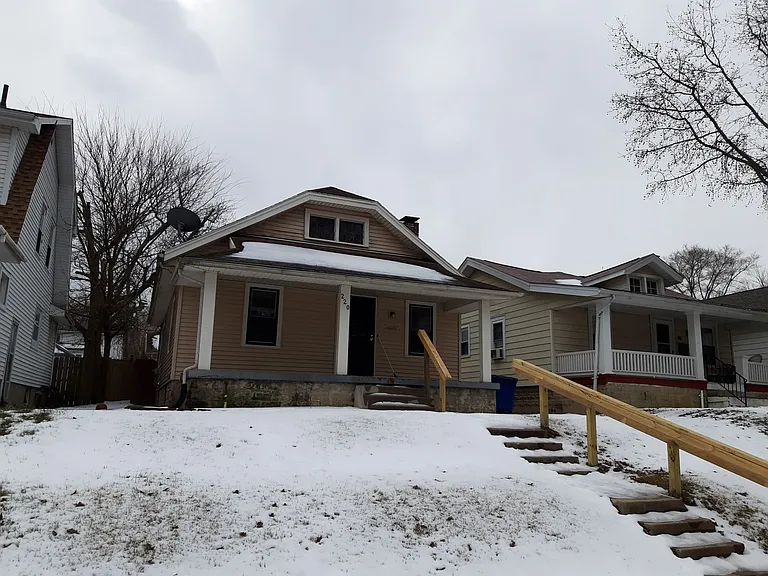 220 Fernwood Ave — Photo 12