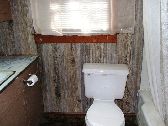 2nd image of 1606 College Farm Rd