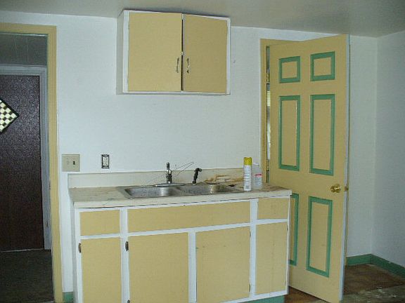 4th image of 1232 Oak Circle Dr