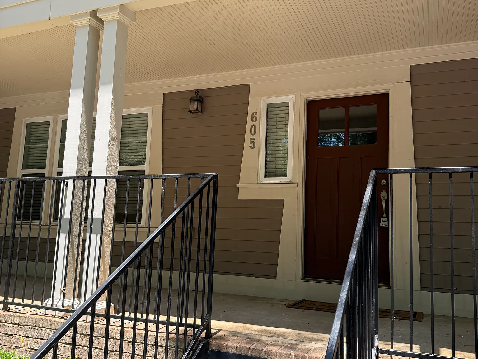 3 bed, 1372 sqft, $2,100 — Photo 2