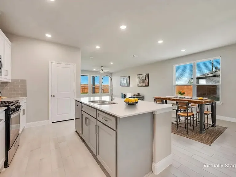 3212 Lucia Way — Photo 4