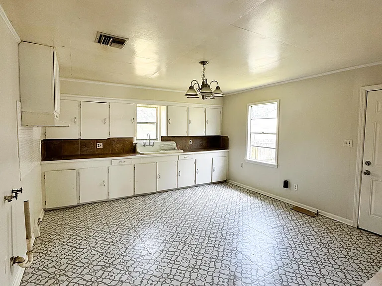 1213 Scott St — Photo 2