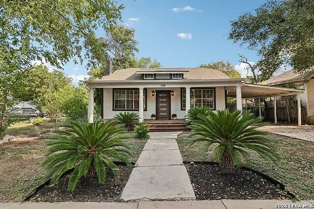 3 bed, 2.0 bath, 1349 sqft, $2,000 — Photo 3