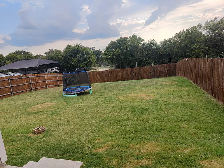 Huge Greenlawn Backyard w/ GreenBelt