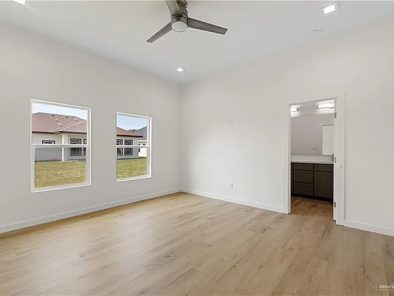 909 N Brushfield Ave — Photo 15