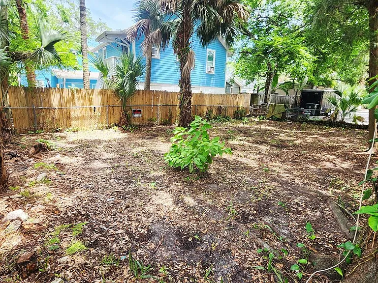 128 Kingston Ave — Photo 31