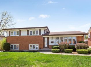 40 Peyton Dr, Chicago Heights, IL 60411