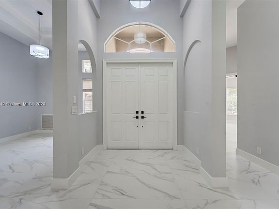 3rd image of 10440 Trianon Pl