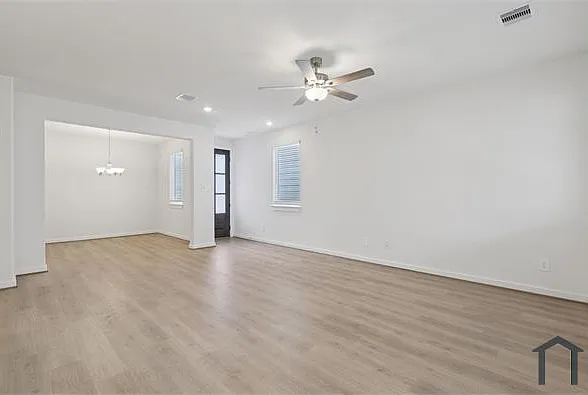 3 bed, 1426 sqft, $2,000 — Photo 3