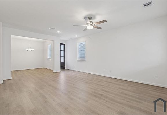 3rd image of 404 Sunrise Ranch Dr