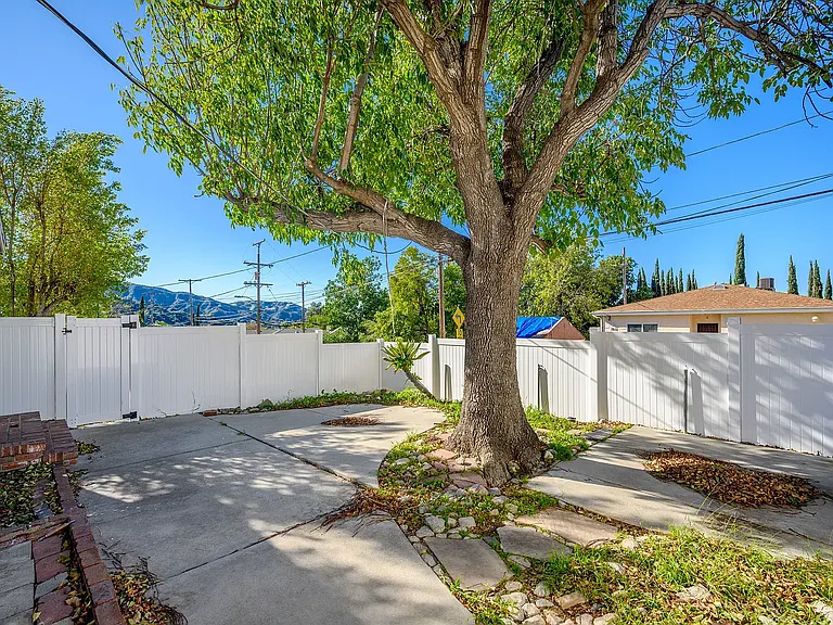 10230 Silverton Ave — Photo 19
