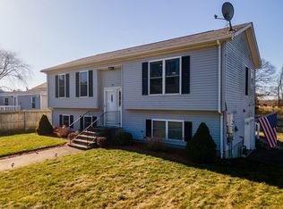 29 Crompton St, Acushnet, MA 02743
