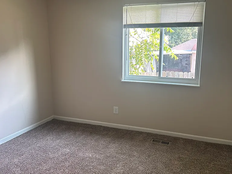 9800 Stanalouise Dr — Photo 12