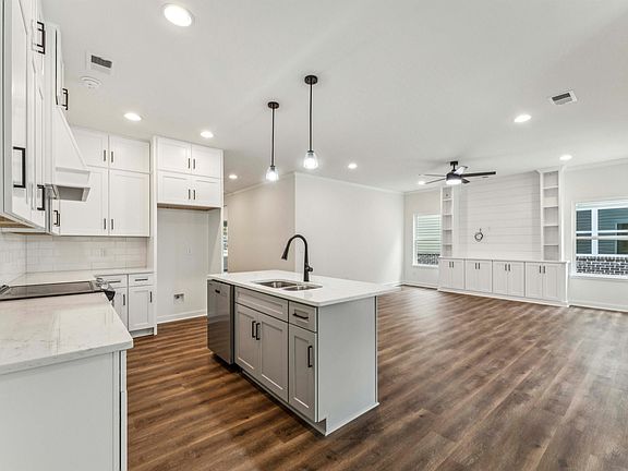 4th image of 940 Legacy Cv N