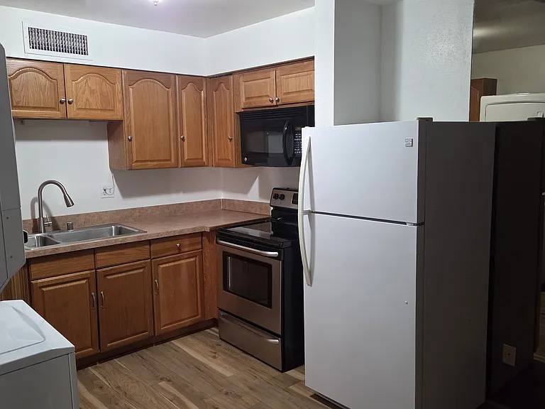 350 E Desert Inn Rd #G101 — Photo 8