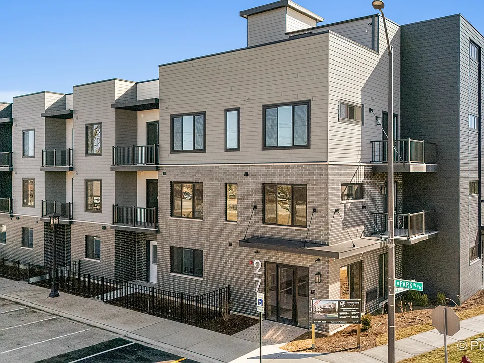 27 W Park Blvd #101