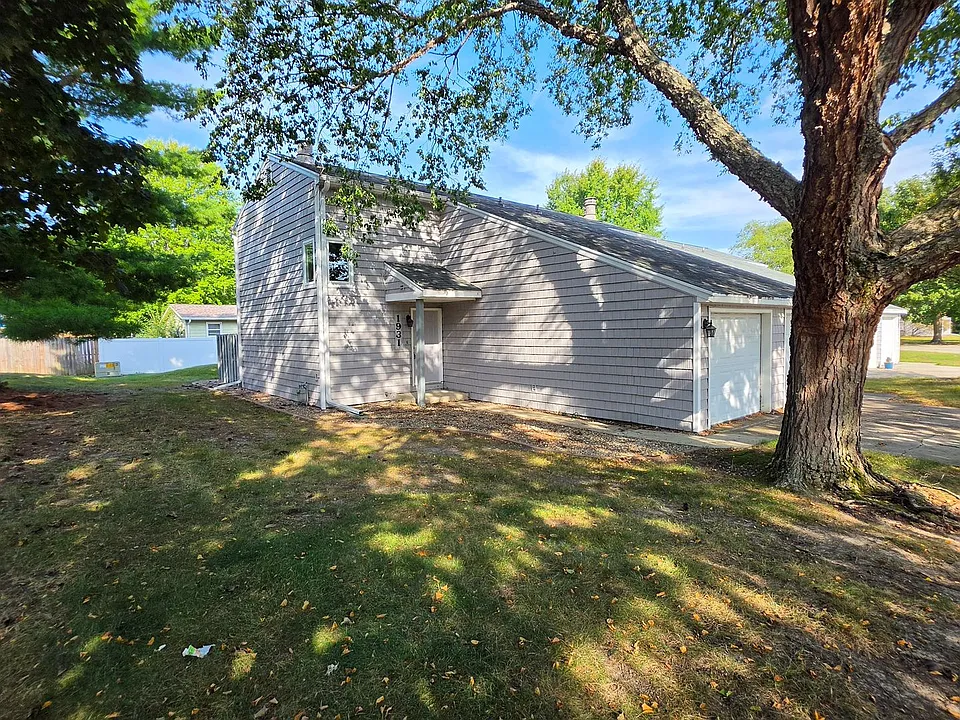 1931 Blackthorn Dr