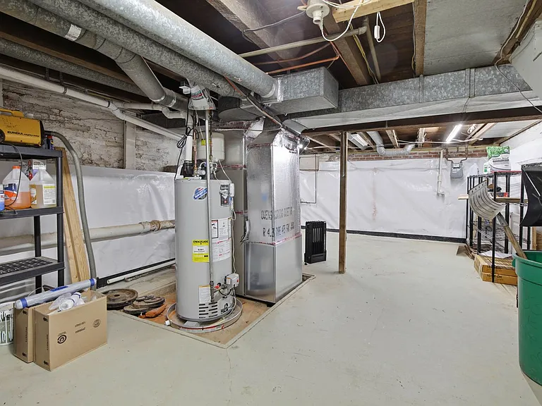 339 E Chestnut St — Photo 26
