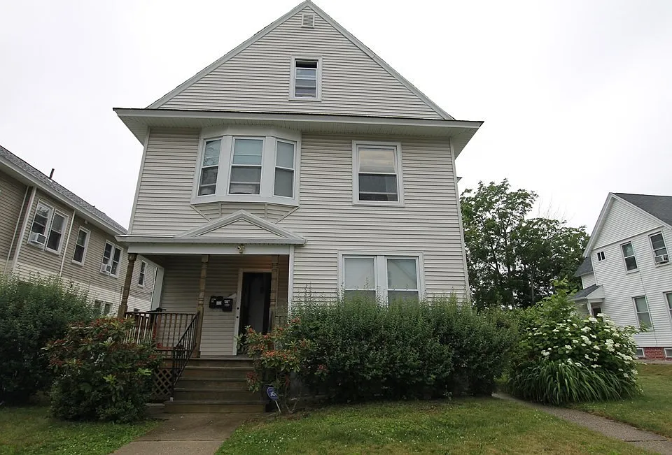 34 Shattuck St #2