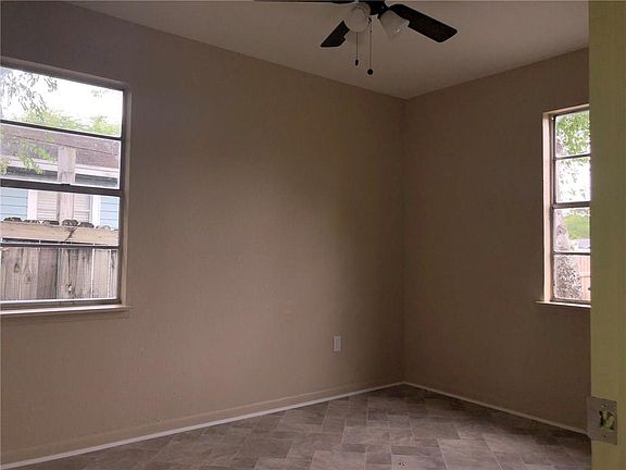 5th image of 2938 Macarthur St