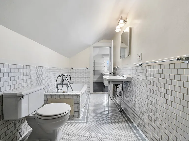 2407 S Garfield St — Photo 37