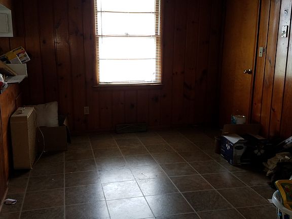 2nd image of 107 S Main St