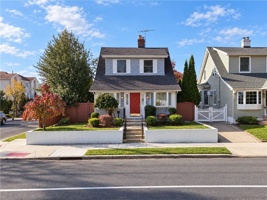 2-bedroom house for sale in Midland Beach
