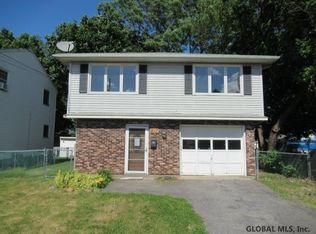 417 11th St, Schenectady, NY 12306