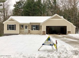 621 N River Hills Dr, Newaygo, MI 49337