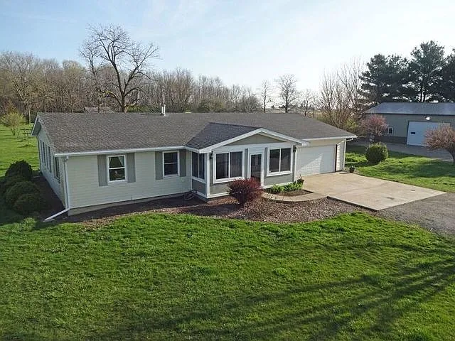 1966 County Road 3100 N photo 1