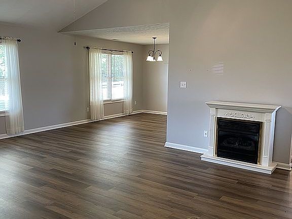 4th image of 3014 Saratoga Ct