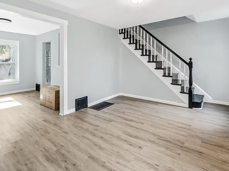 6 Bush Ave — Photo 4