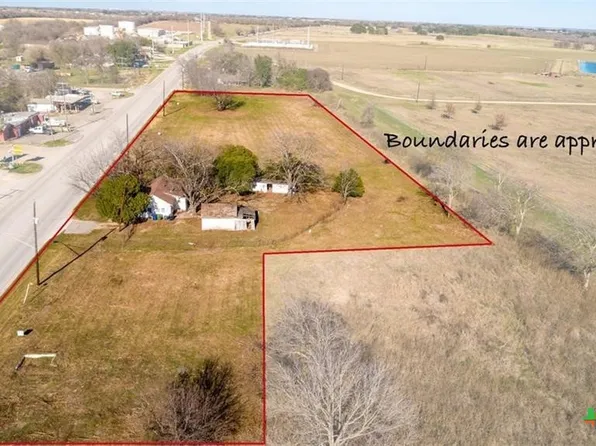 206 N Franklin St, Holland, TX 76534