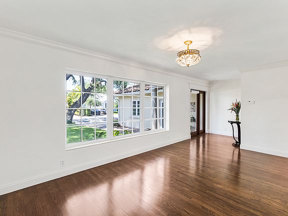 3rd image of 908 SE 6th Ct