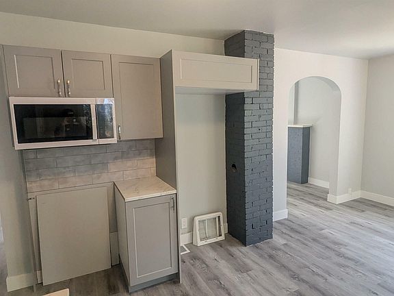 4th image of 4710 54a Ave