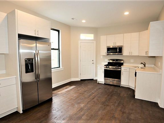 2nd image of 2758 N Richmond St #2