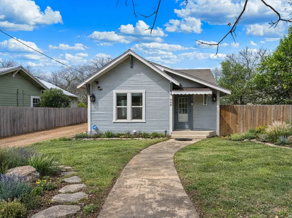248 N Travis St, Kerrville, TX 78028