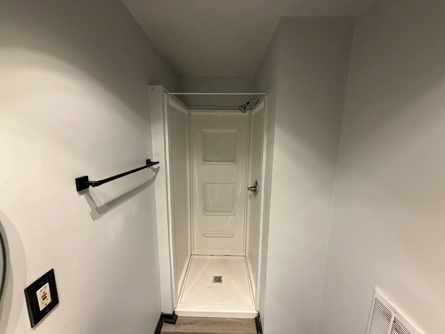 1 bed, 400 sqft, $700 — Photo 4