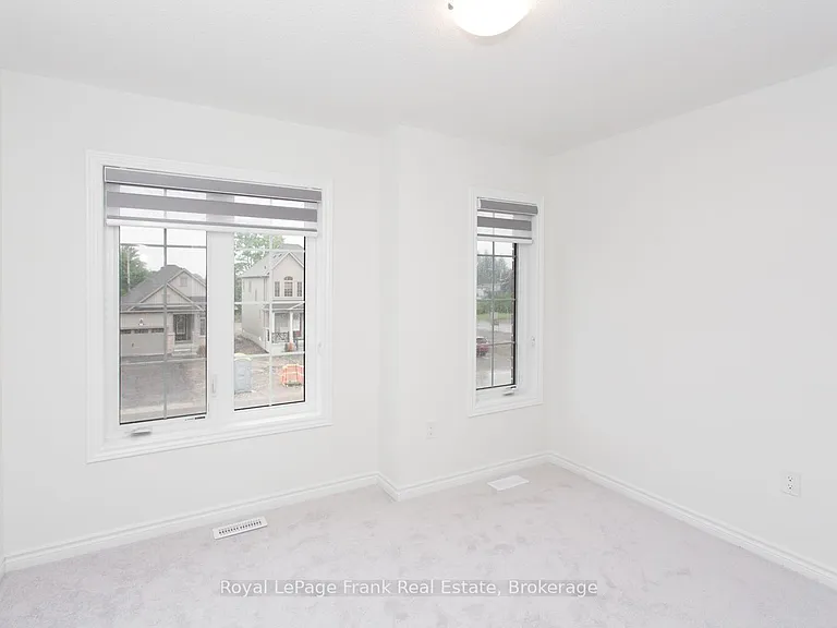 5 Hennessey Cres — Photo 24