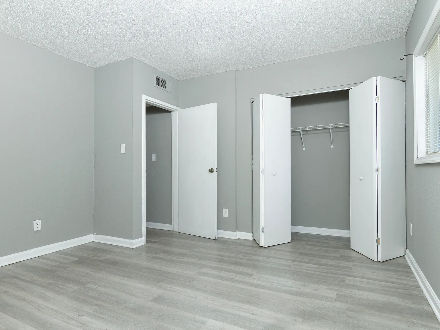 1 bed, 800 sqft, $995 — Photo 2