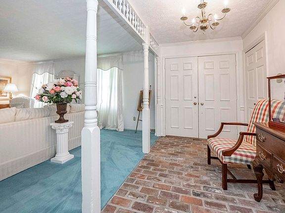 3rd image of 116 Carolyn Ln