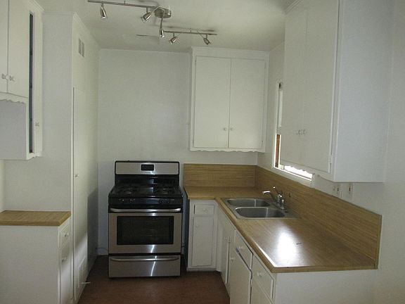 3rd image of 4925 Klump Ave APT B