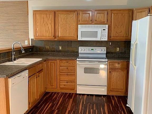 5th image of 8931 Venice Ln