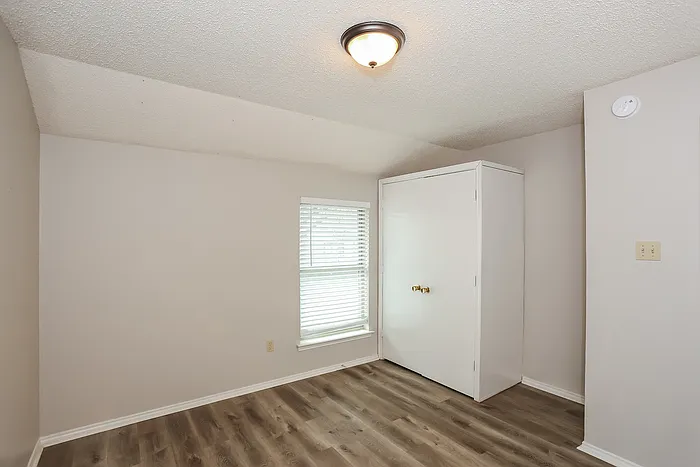 722 Nightingale Cir — Photo 15