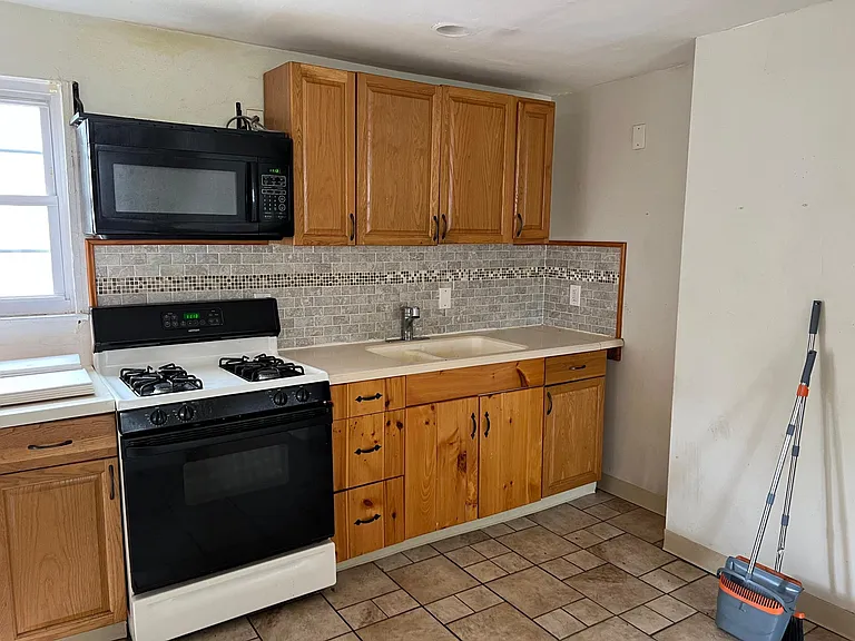 665 Garden St — Photo 19