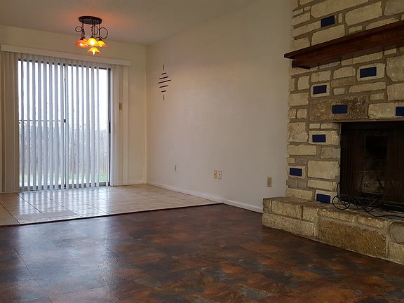 3rd image of 3404 Lynridge Dr