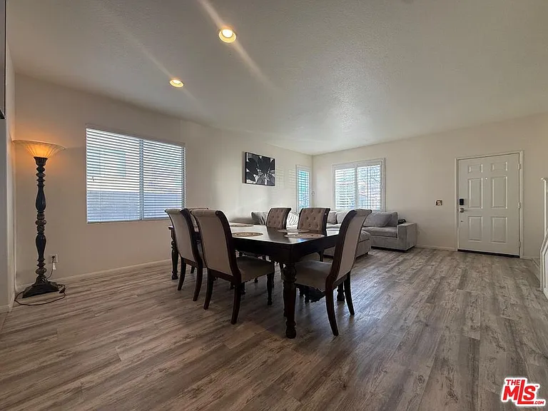 719 W Avenue Q10 — Photo 31