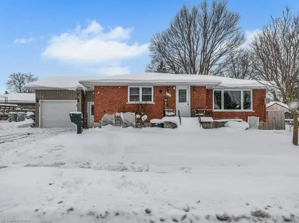 670 Elizabeth St E, North Perth, ON N4W 2R4