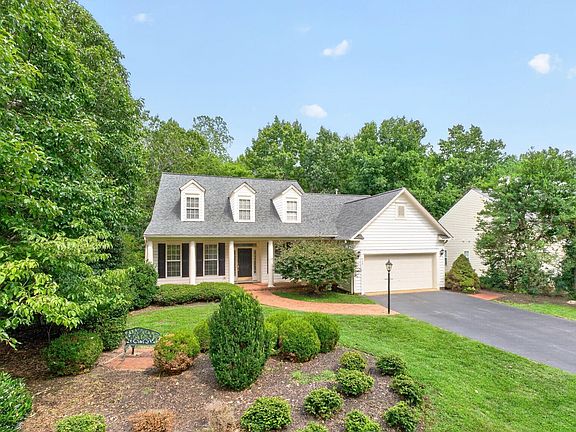 5th image of 935 Charter Oaks Dr