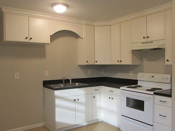 3rd image of 1512 Green Circle Dr